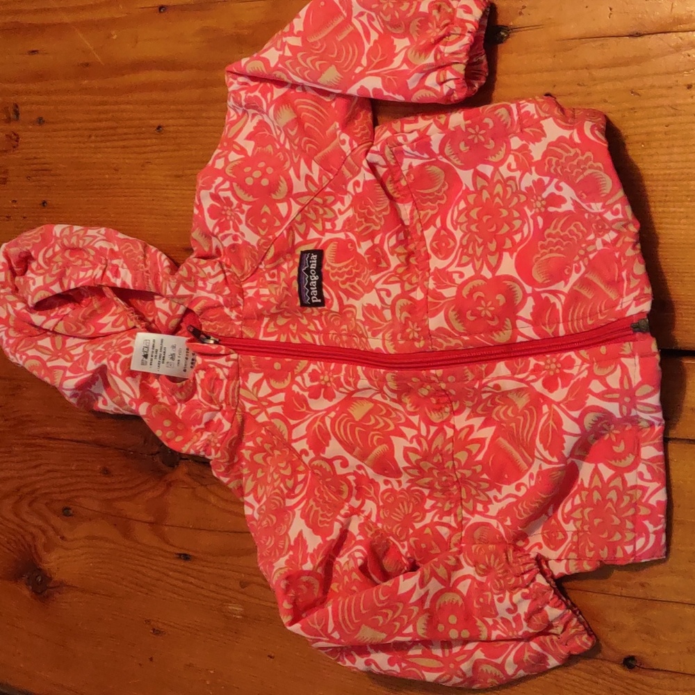 Patagonia sz 6 months baggies jacket pinks so cute